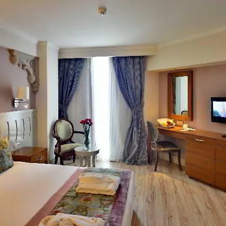 Отель Crown Serenity Ultra