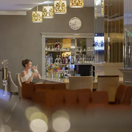 Crown Serenity Ultra 5* Side