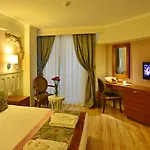 Hotel Crown Serenity Ultra Side