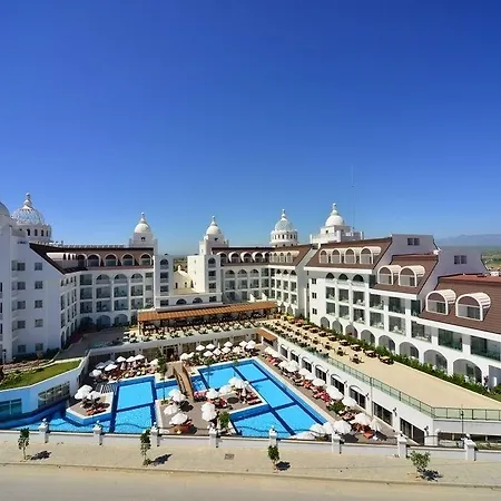 Crown Serenity Ultra Szálloda 5*