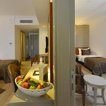Crown Serenity Ultra 5* סייד