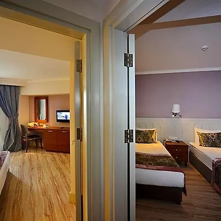 Hotel Crown Serenity Ultra
