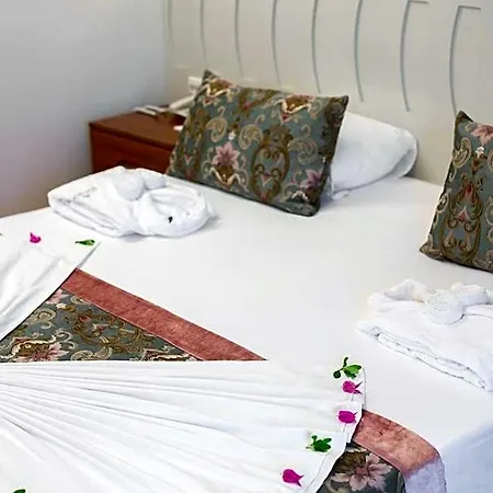 Hotel Crown Serenity Ultra Side