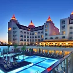 Crown Serenity Ultra Szálloda 5*