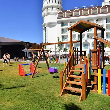 Crown Serenity Ultra Hotel Side